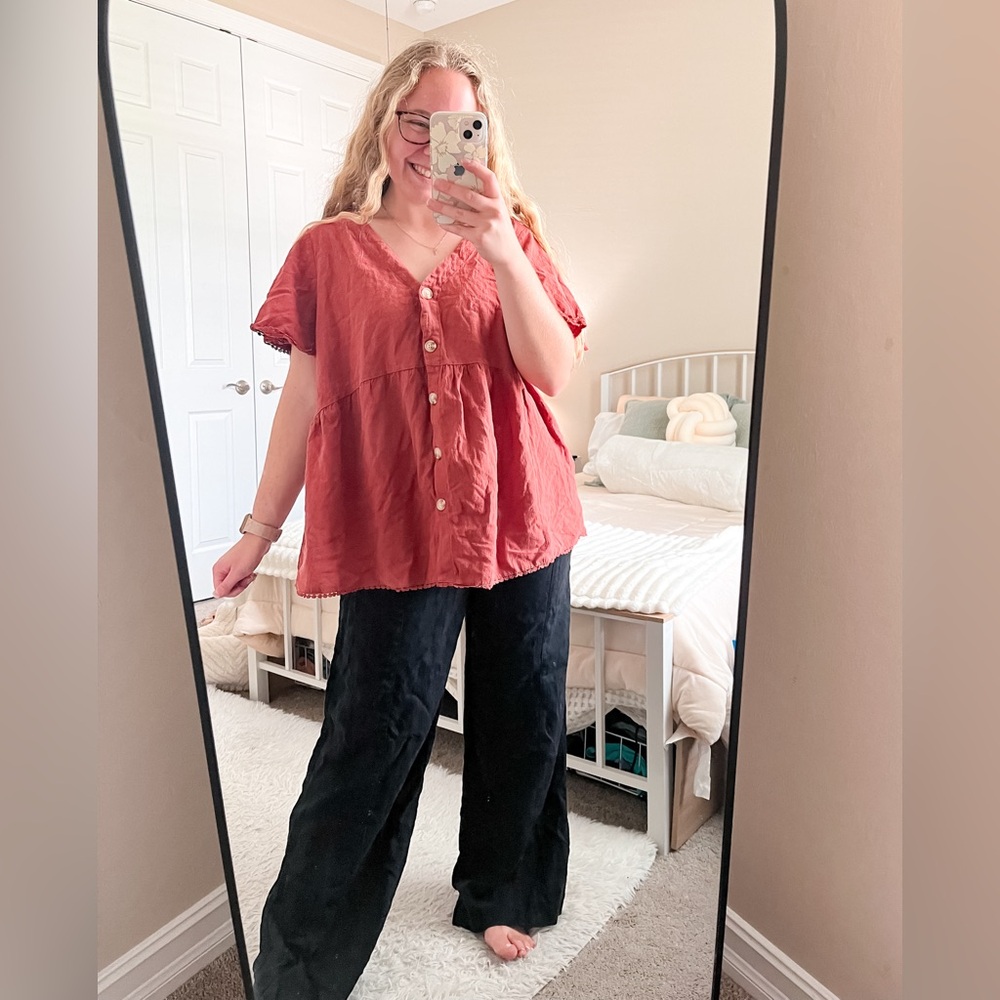 Emery Rose Rust Button-Up Blouse